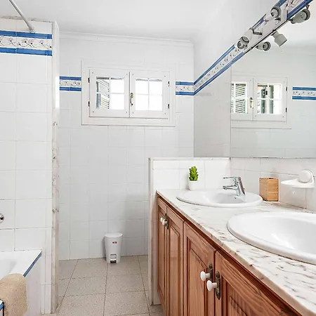 Villa Cala Llonga * Cala Llonga (Menorca)